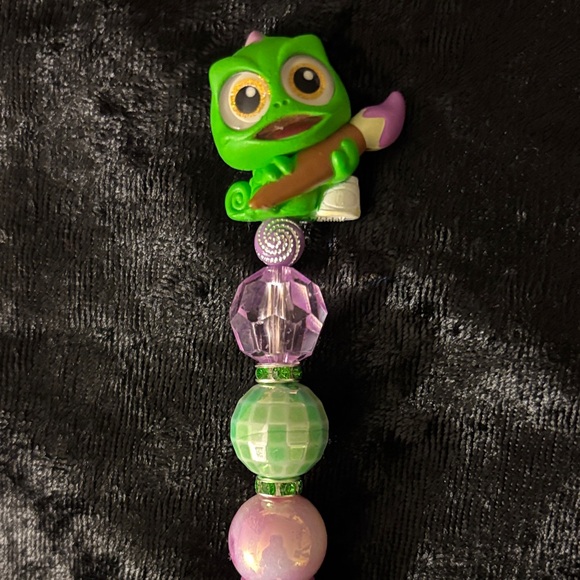 Handmade Disney Doorable Pascal Pen - Picture 3 of 5